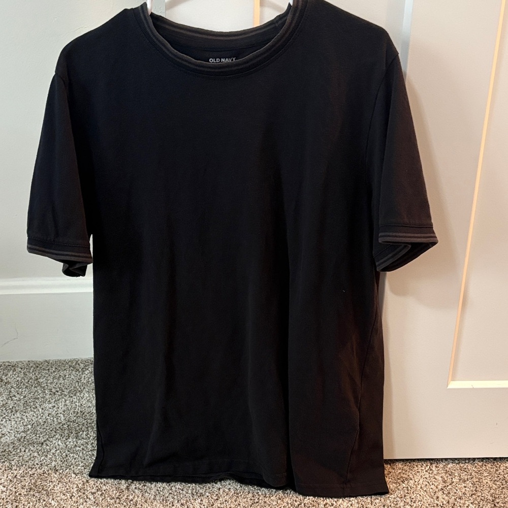 Old Navy Men's Classic Black Tee